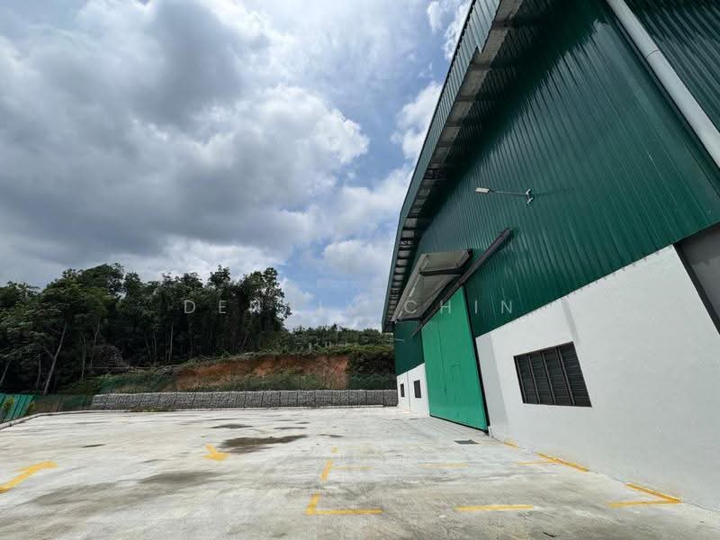 Gudang untuk Disewa di Bandar Utama Batang Kali (Batang Kali) - Dennix Chin - Exterior - PropertyGuru.com.my