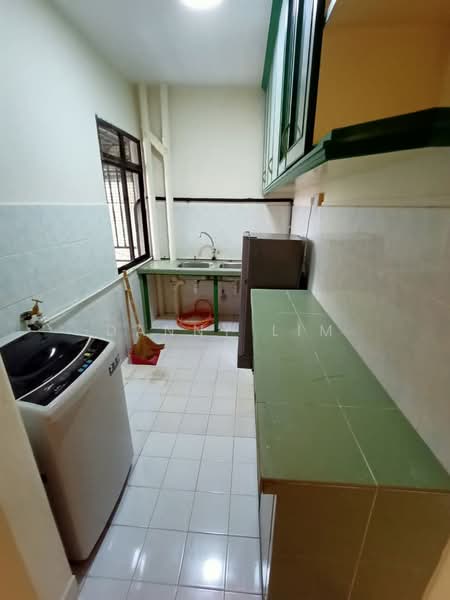 Flat for Rent at Taman Harbour View (Wisma KGN) - Danny Lim - Kitchen - PropertyGuru.com.my