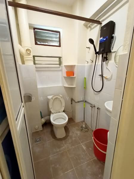 Flat for Rent at Taman Harbour View (Wisma KGN) - Danny Lim - Bathroom - PropertyGuru.com.my