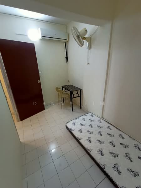 Flat for Rent at Taman Harbour View (Wisma KGN) - Danny Lim - Interior - PropertyGuru.com.my