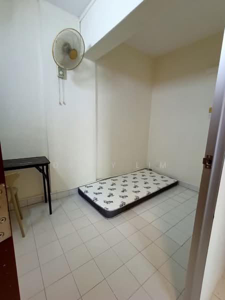 Flat for Rent at Taman Harbour View (Wisma KGN) - Danny Lim - PropertyGuru.com.my