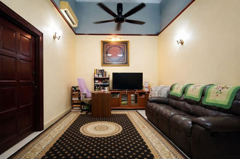 2-storey Terraced House for Rent in Bukit Jelutong (Shah Alam) - Izzaza Izzati - Living Room - PropertyGuru.com.my