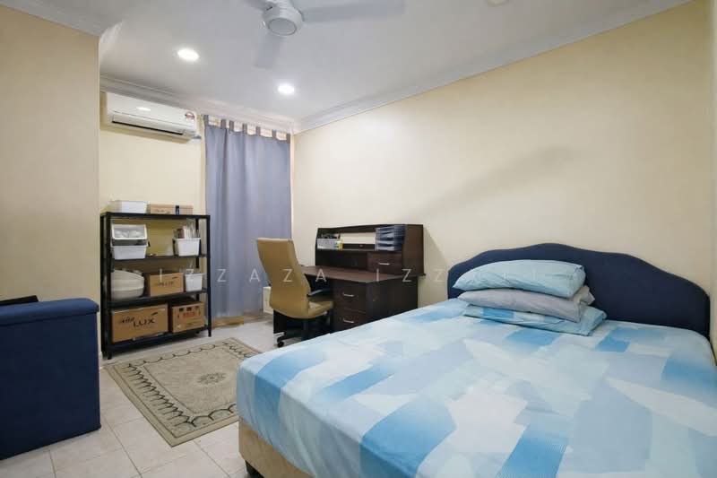 2-storey Terraced House for Rent in Bukit Jelutong (Shah Alam) - Izzaza Izzati - Bedroom - PropertyGuru.com.my