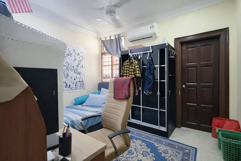 2-storey Terraced House for Rent in Bukit Jelutong (Shah Alam) - Izzaza Izzati - Bedroom - PropertyGuru.com.my