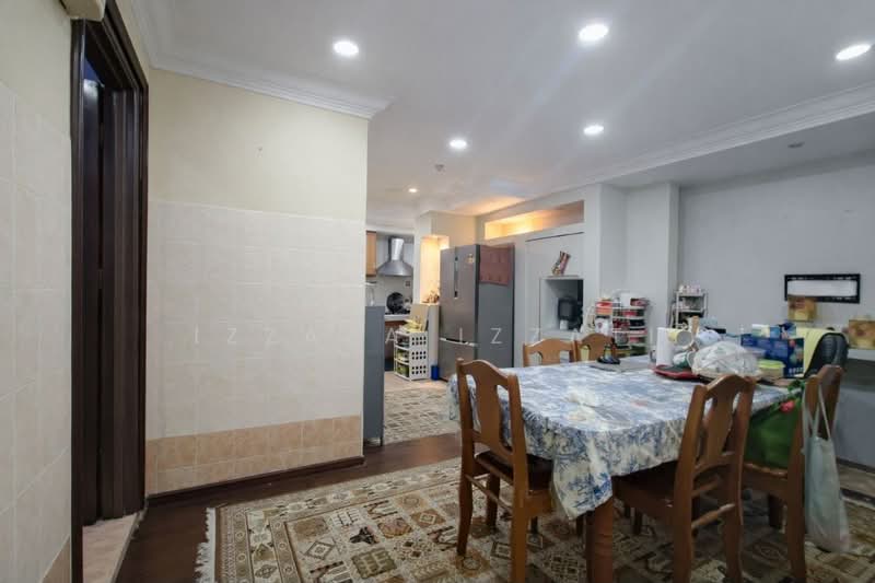 2-storey Terraced House for Rent in Bukit Jelutong (Shah Alam) - Izzaza Izzati - Kitchen - PropertyGuru.com.my