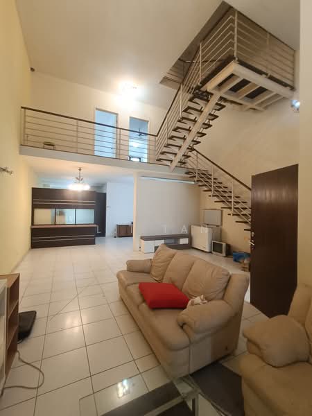 3-storey Terraced House for Sale in Lake Fields (Sungai Besi) - L.T Tan - Living Room - PropertyGuru.com.my