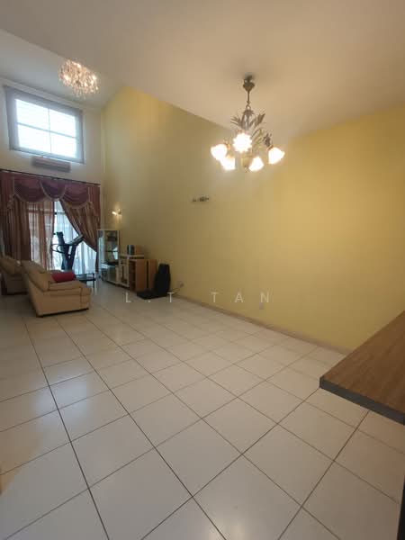 3-storey Terraced House for Sale in Lake Fields (Sungai Besi) - L.T Tan - Living Room - PropertyGuru.com.my