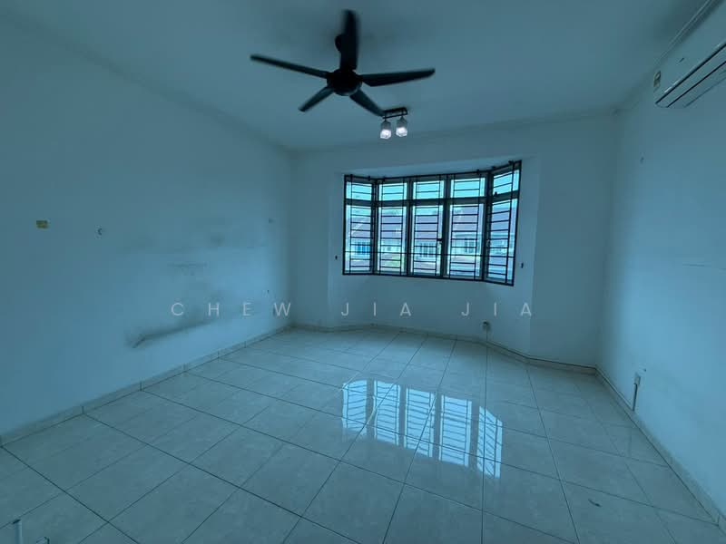 2-storey Terraced House for Sale in Taman Ehsan Jaya (Ulu Tiram) - Chew Jia Jia - Living Room - PropertyGuru.com.my