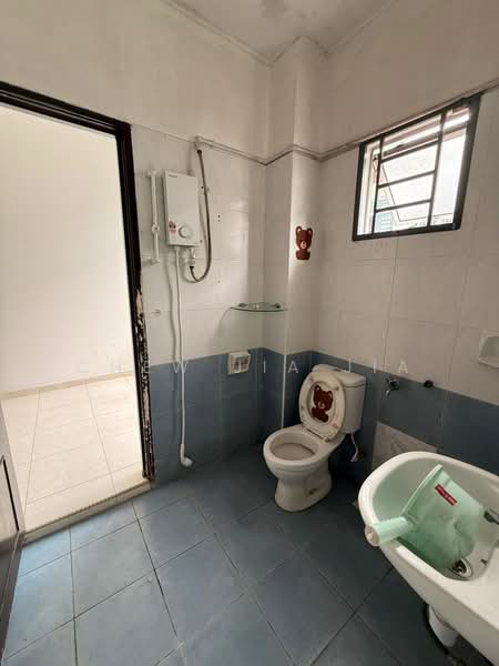 2-storey Terraced House for Sale in Taman Ehsan Jaya (Ulu Tiram) - Chew Jia Jia - Bathroom - PropertyGuru.com.my