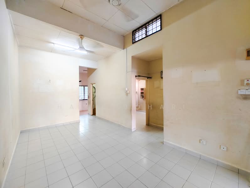 1-storey Terraced House for Sale in Taman Harmonium Utama (Seremban) - Haziq Bohari - Living Room - PropertyGuru.com.my