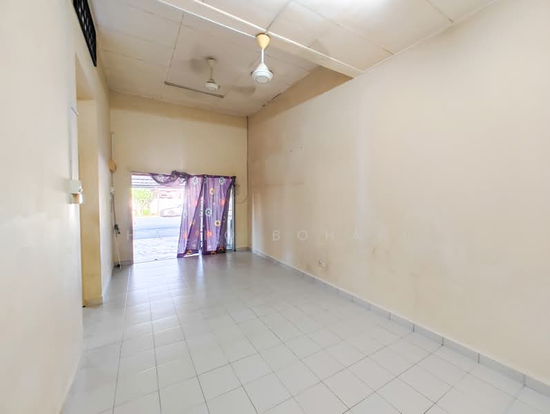 1-storey Terraced House for Sale in Taman Harmonium Utama (Seremban) - Haziq Bohari - Living Room - PropertyGuru.com.my