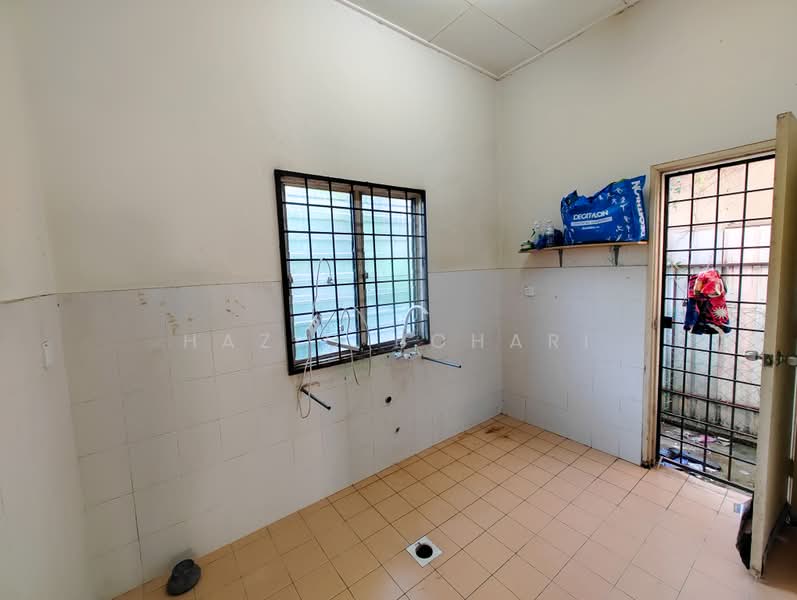 1-storey Terraced House for Sale in Taman Harmonium Utama (Seremban) - Haziq Bohari - Kitchen - PropertyGuru.com.my