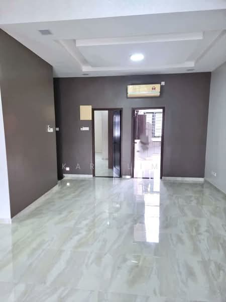 2.5-storey Terraced House for Sale in Taman Kempas Utama (Tebrau) - Karl Lim - Living Room - PropertyGuru.com.my
