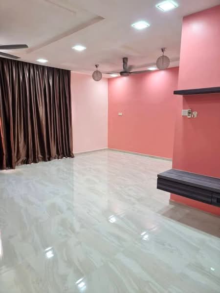 2.5-storey Terraced House for Sale in Taman Kempas Utama (Tebrau) - Karl Lim - Living Room - PropertyGuru.com.my