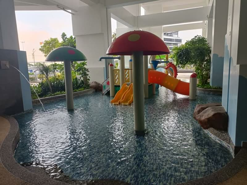 Servis Apartment untuk Disewa di Sky Peak Residences - Jemie . - Pool - PropertyGuru.com.my