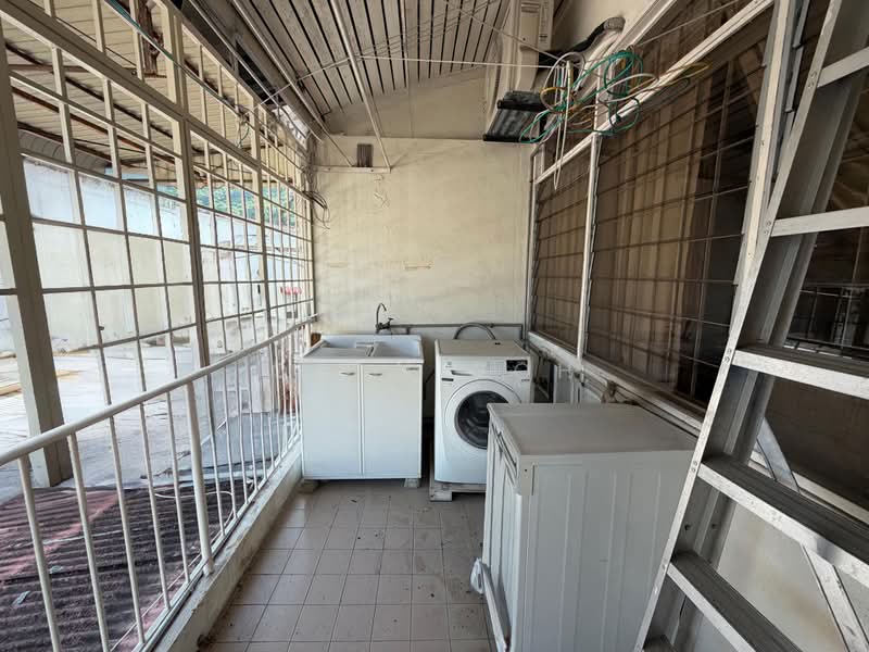 2-storey Terraced House for Sale in Island Glades (Jelutong) - Qyan Goh - Balcony - PropertyGuru.com.my