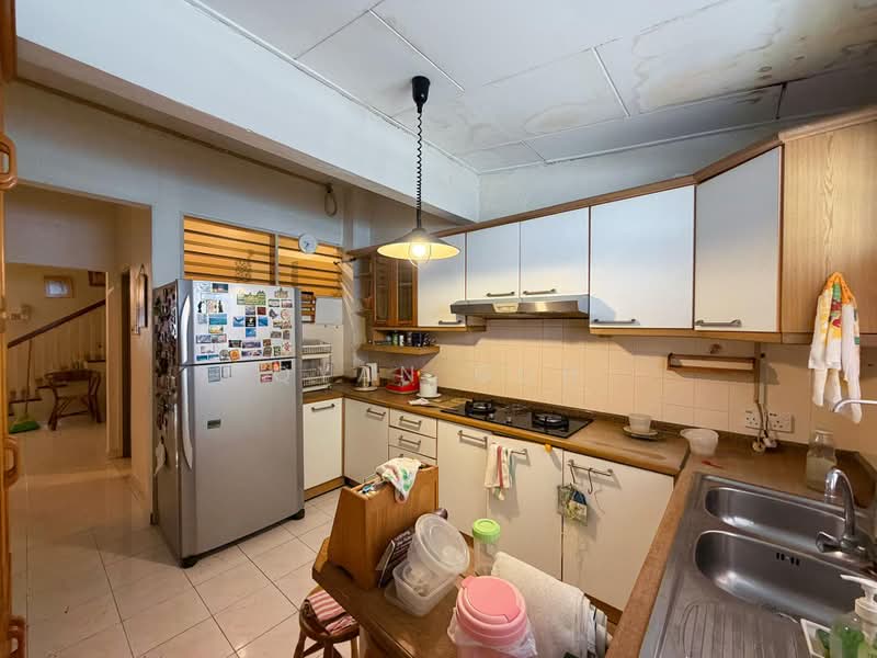 2-storey Terraced House for Sale in Island Glades (Jelutong) - Qyan Goh - Kitchen - PropertyGuru.com.my