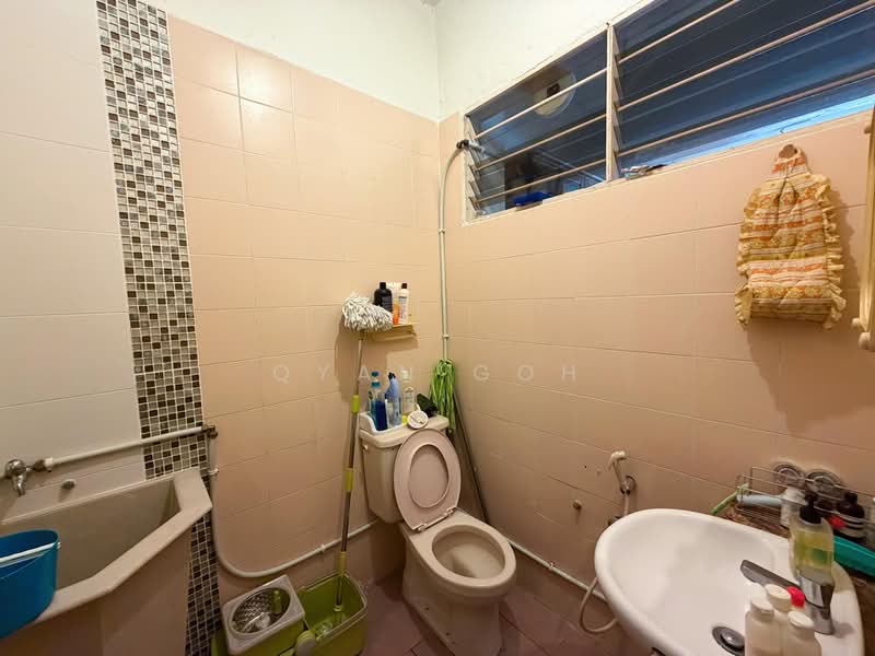 2-storey Terraced House for Sale in Island Glades (Jelutong) - Qyan Goh - Bathroom - PropertyGuru.com.my