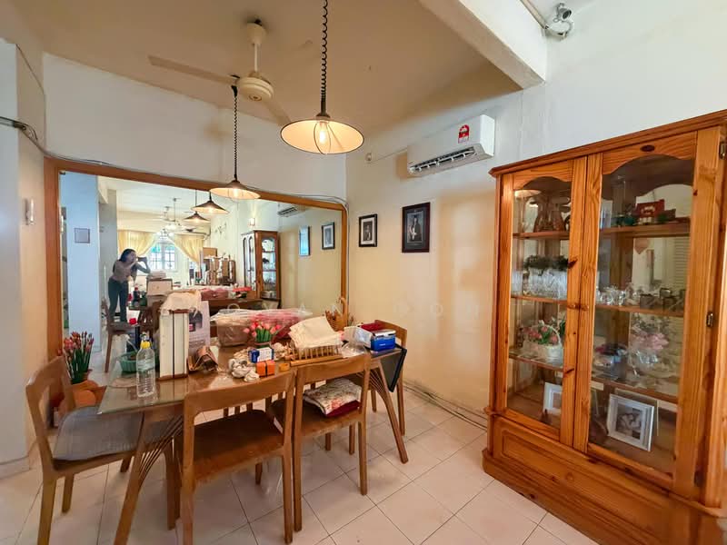 2-storey Terraced House for Sale in Island Glades (Jelutong) - Qyan Goh - Dining Room - PropertyGuru.com.my