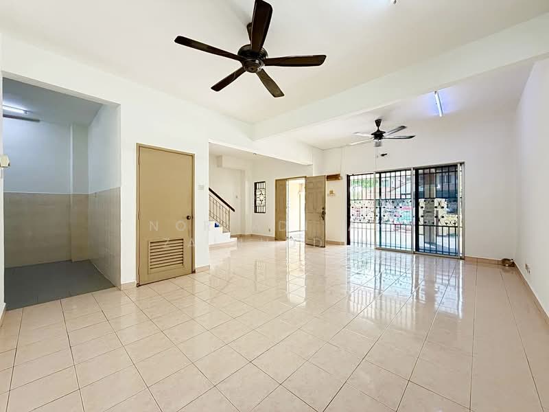 Rumah Teres 2 Tingkat untuk Dijual di Puncak Alam (Selangor) - NORFADILAH ZAINUDDIN - Living Room - PropertyGuru.com.my