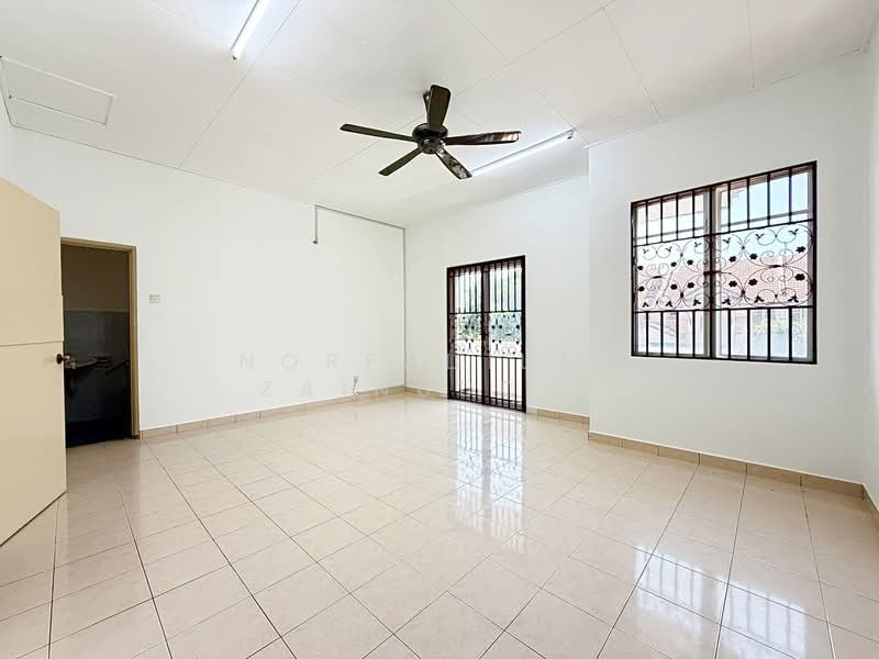 Rumah Teres 2 Tingkat untuk Dijual di Puncak Alam (Selangor) - NORFADILAH ZAINUDDIN - Living Room - PropertyGuru.com.my
