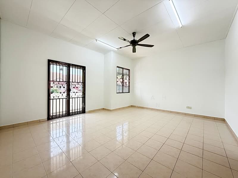 Rumah Teres 2 Tingkat untuk Dijual di Puncak Alam (Selangor) - NORFADILAH ZAINUDDIN - Living Room - PropertyGuru.com.my