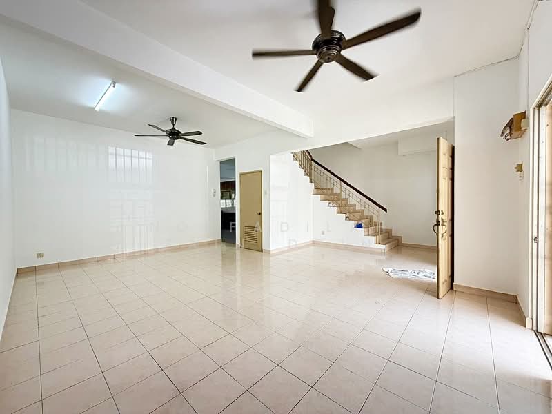Rumah Teres 2 Tingkat untuk Dijual di Puncak Alam (Selangor) - NORFADILAH ZAINUDDIN - Living Room - PropertyGuru.com.my
