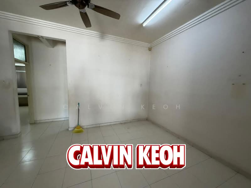 2-storey Terraced House for Sale in Taman Iping (Batu Maung) - Calvin Keoh - Living Room - PropertyGuru.com.my