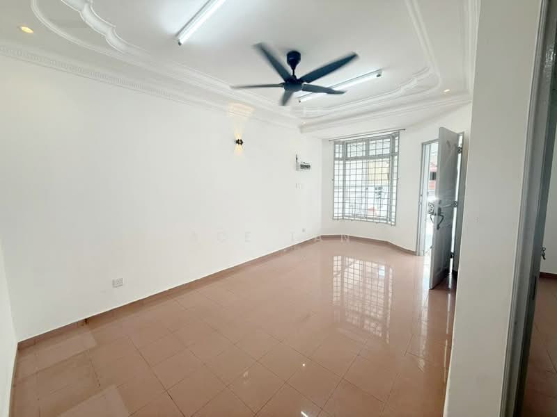 Rumah Teres 1 Tingkat untuk Dijual di Taman Universiti (Skudai) - Ace Tan - Living Room - PropertyGuru.com.my