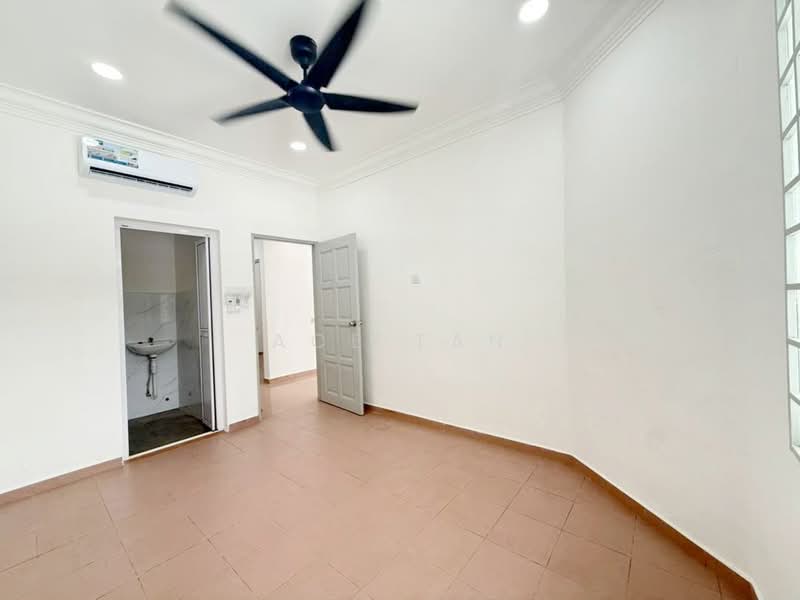 Rumah Teres 1 Tingkat untuk Dijual di Taman Universiti (Skudai) - Ace Tan - Bedroom - PropertyGuru.com.my