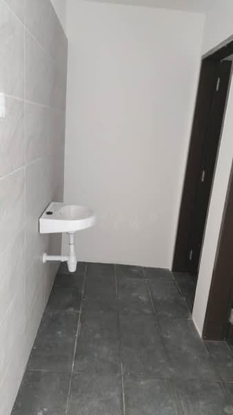 Kedai / Pejabat untuk Disewa di Puchong (Selangor) - Gerald Liew - Bathroom - PropertyGuru.com.my
