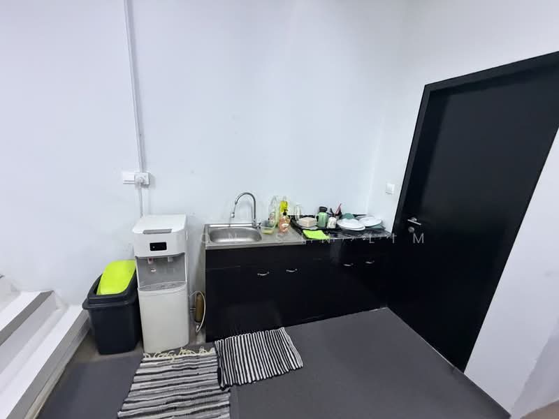Gudang untuk Disewa di Taman Sains Selangor (Kota Damansara) - Choon Sin Lim - Kitchen - PropertyGuru.com.my