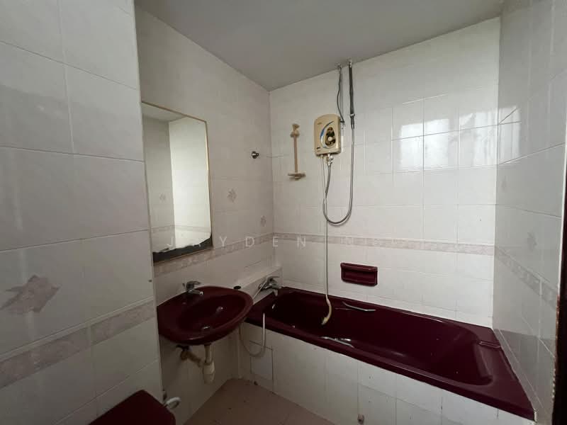 Apartment for Sale at Mewah View Luxurious Apartments - Jayden Ng - Bathroom - PropertyGuru.com.my