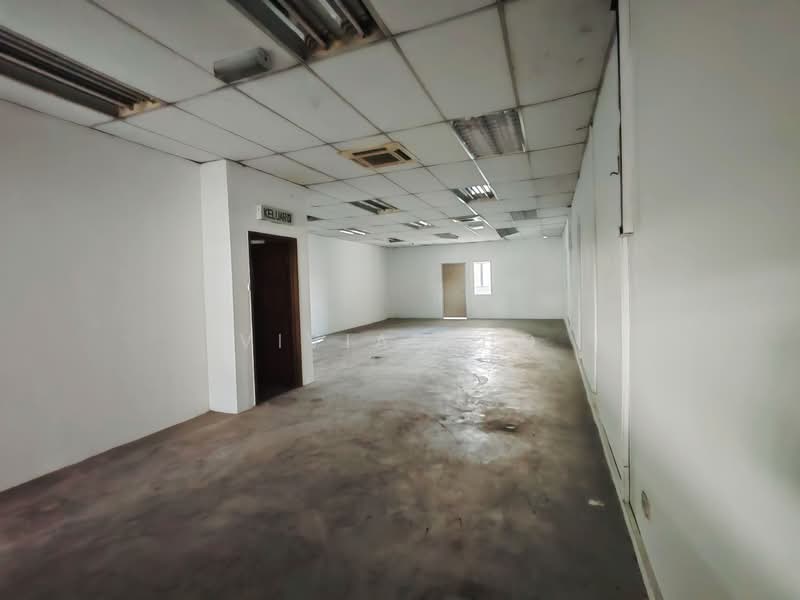Kedai / Pejabat untuk Dijual di Temasya Glenmarie (Glenmarie) - Vivian Ho - Corridor - PropertyGuru.com.my