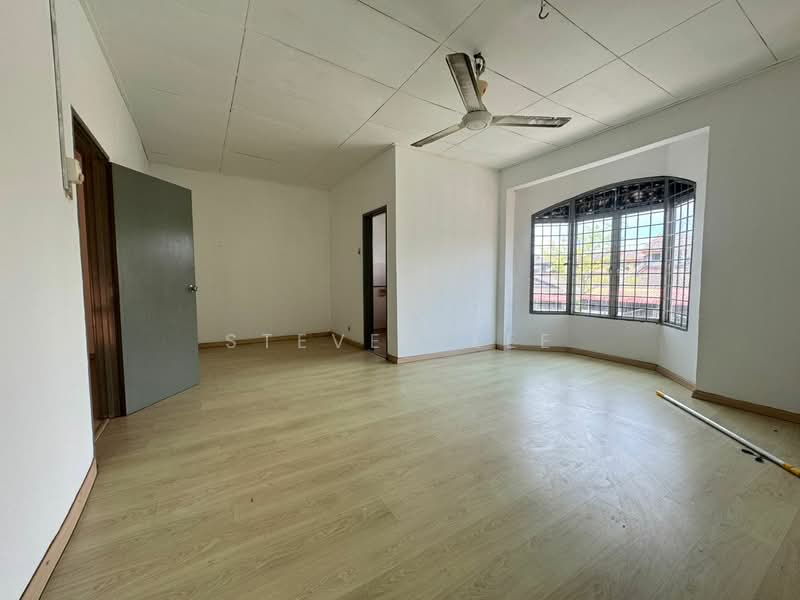 2-storey Terraced House for Sale in Taman Velox (Rawang) - Steven Lee - Living Room - PropertyGuru.com.my