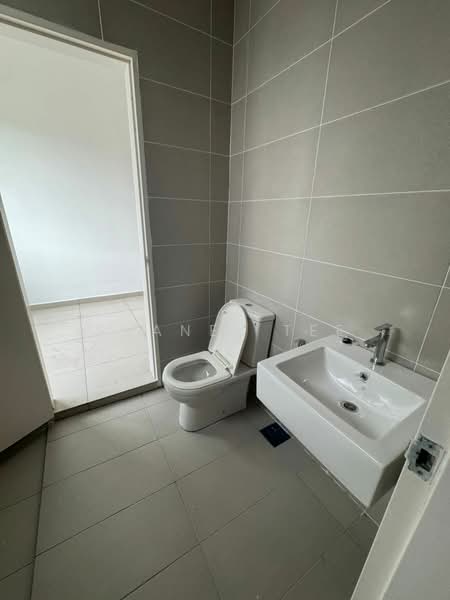 2-storey Terraced House for Sale in Bandar Seri Impian (Kluang) - Shanel Tee - Bathroom - PropertyGuru.com.my