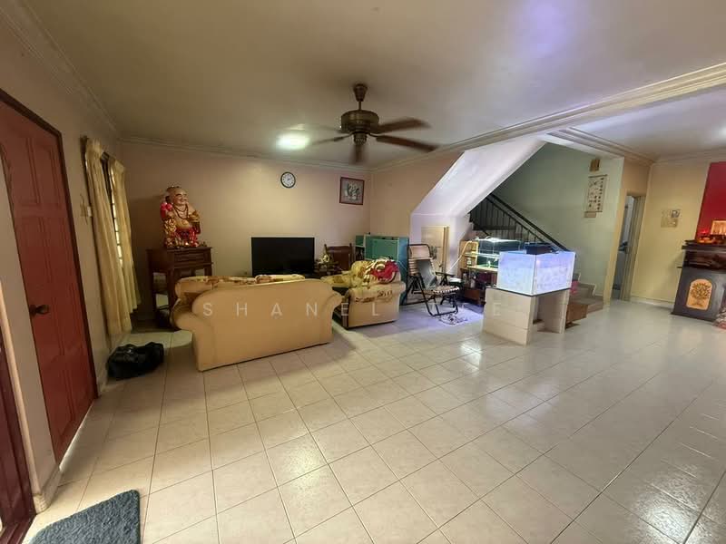 2-storey Terraced House for Sale in Kluang (Johor) - Shanel Tee - Living Room - PropertyGuru.com.my