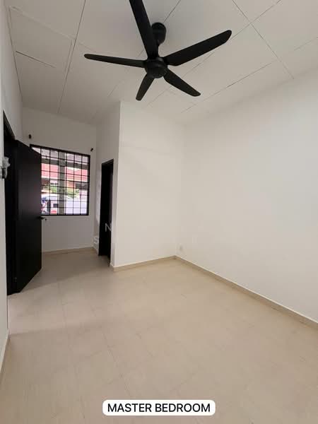 Rumah Teres 1 Tingkat untuk Disewa di Bandar Baru Salak Tinggi (Sepang) - Niesya Shuekry - Master Bedroom - PropertyGuru.com.my