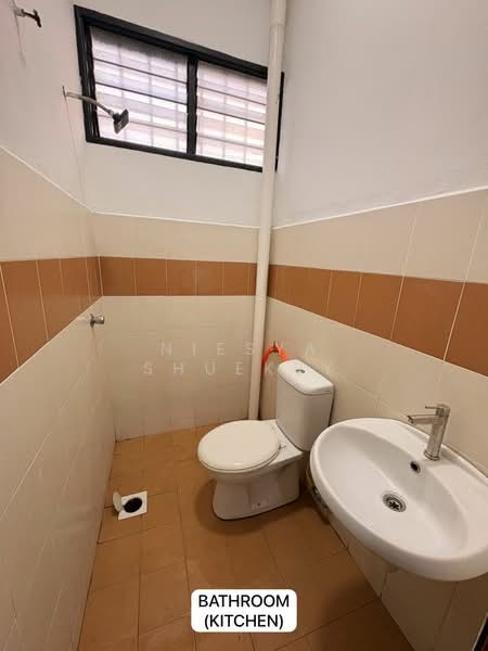 Rumah Teres 1 Tingkat untuk Disewa di Bandar Baru Salak Tinggi (Sepang) - Niesya Shuekry - Bathroom - PropertyGuru.com.my