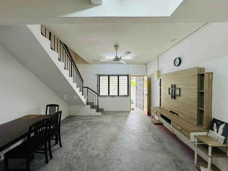 Rumah Teres 2 Tingkat untuk Dijual di Taman Delima (Kluang) - Shanel Tee - Living Room - PropertyGuru.com.my