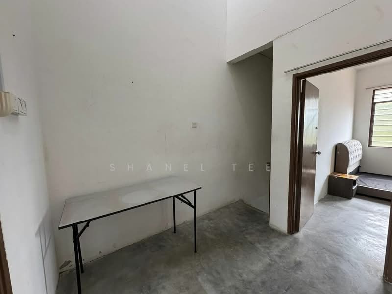 Rumah Teres 2 Tingkat untuk Dijual di Taman Delima (Kluang) - Shanel Tee - Bedroom - PropertyGuru.com.my