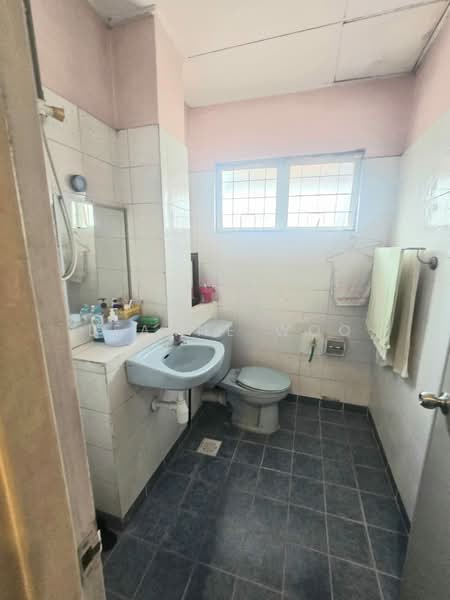 Rumah Teres 2 Tingkat untuk Dijual di Usj 11 (Subang Jaya) - Leanne Woo - Bathroom - PropertyGuru.com.my