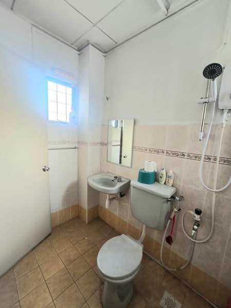 Rumah Teres 2 Tingkat untuk Dijual di Usj 11 (Subang Jaya) - Leanne Woo - Bathroom - PropertyGuru.com.my