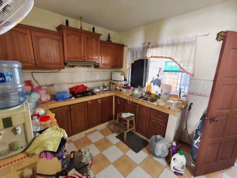2-storey Terraced House for Sale in Rawang (Selangor) - SK Luk - Kitchen - PropertyGuru.com.my