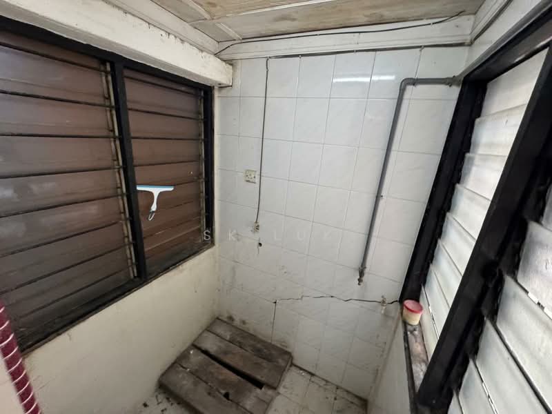 Rumah Teres 2 Tingkat untuk Dijual di Bandar Country Homes (Rawang) - SK Luk - Bathroom - PropertyGuru.com.my