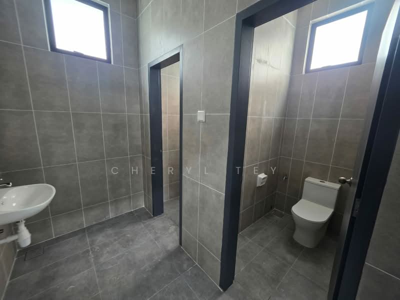 Semi-D Factory for Rent in Eco Business Park 1 (Johor Bahru) - Cheryl Tey - Bathroom - PropertyGuru.com.my