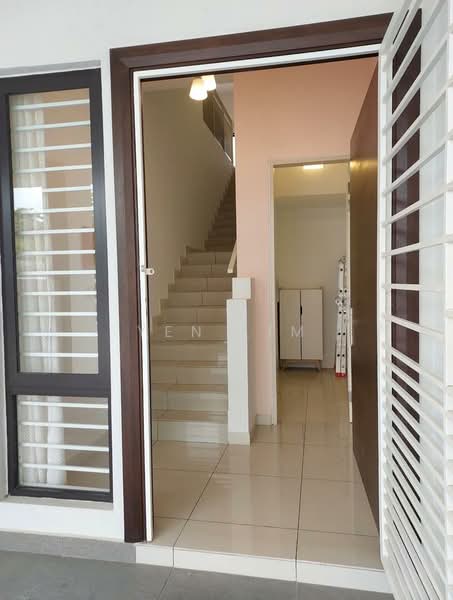 Rumah Bandar untuk Disewa di 16 Sierra (Puchong) - Yen Lim - Entrance - PropertyGuru.com.my