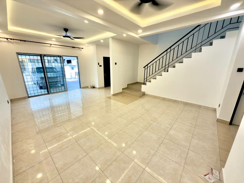 Rumah Teres 2 Tingkat untuk Dijual di Bandar Puncak Alam (Puncak Alam) - Shiqin Saidin - Living Room - PropertyGuru.com.my