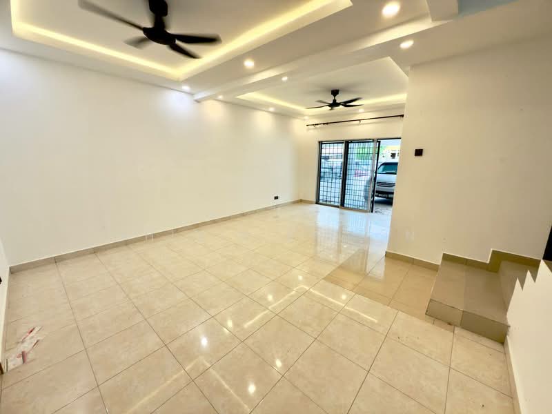 Rumah Teres 2 Tingkat untuk Dijual di Bandar Puncak Alam (Puncak Alam) - Shiqin Saidin - Living Room - PropertyGuru.com.my