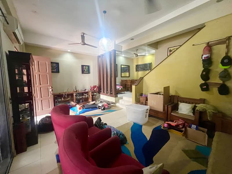 2-storey Terraced House for Sale in Alam Budiman (Shah Alam) - NORFADILAH ZAINUDDIN - Living Room - PropertyGuru.com.my